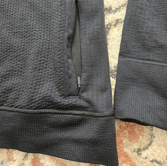 Lululemon Engineered Warmth Half zip Black Top - Picture 4 of 13